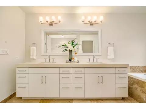 Bath - 3007 10th St, Boulder, CO 80304 photo 3 of 5