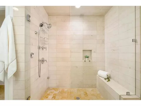 Bath - 3007 10th St, Boulder, CO 80304 photo 4 of 5