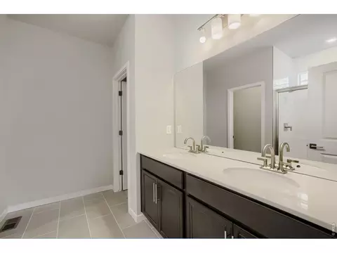 Bath - 233 Sugar Beet Ln, Berthoud, CO 80513 photo 1 of 2