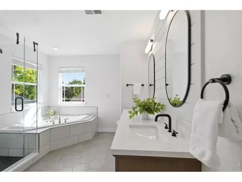 Bath - 1126 Crescent Dr, Windsor, CO 80550 photo 2 of 5