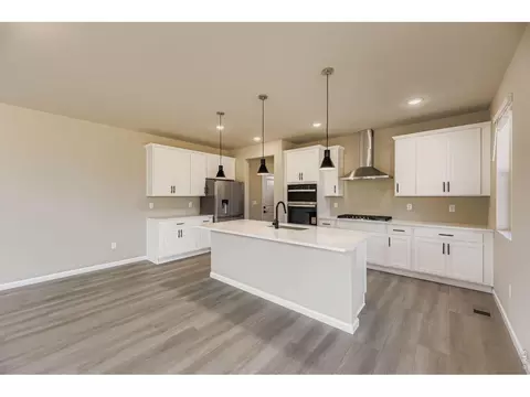 Kitchen - 330 Rustic Barn Ln, Berthoud, CO 80513 photo 4 of 6