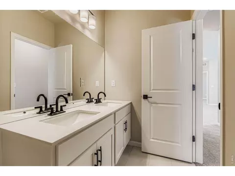 Bath - 330 Rustic Barn Ln, Berthoud, CO 80513 photo 4 of 5
