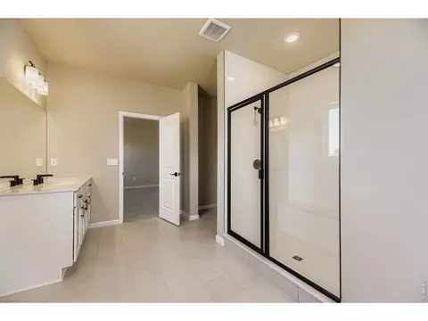 Bath - 330 Rustic Barn Ln, Berthoud, CO 80513 photo 5 of 5
