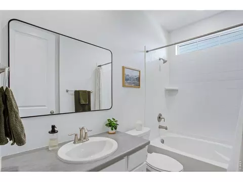 Bath - 5103 Preserve Pl, Longmont, CO 80504 photo 3 of 3