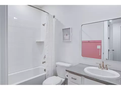 Bath - 5103 Preserve Pl, Longmont, CO 80504 photo 2 of 3