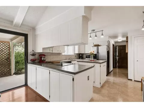 Kitchen - 6809 Harvest Rd, Boulder, CO 80301 photo 3 of 3