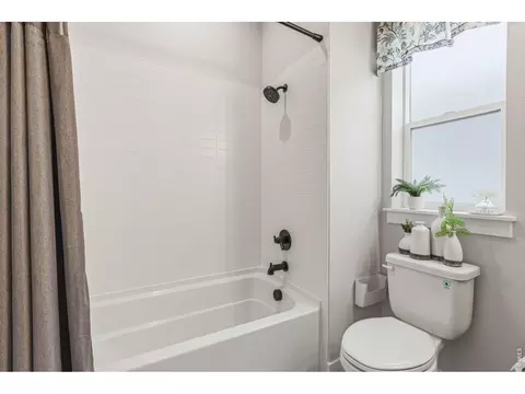 Bath - 1724 Barefoot Dr, Windsor, CO 80550 photo 6 of 6