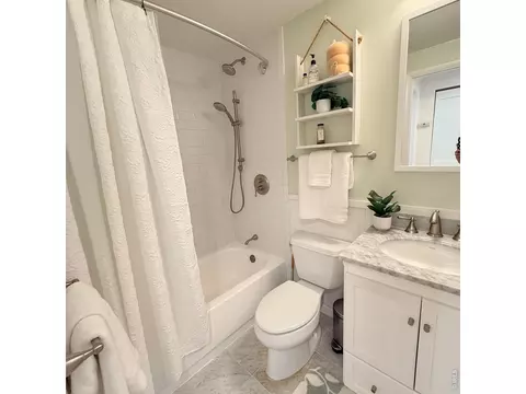 Bath - 3390 34th St #A, Boulder, CO 80301 photo 1 of 2