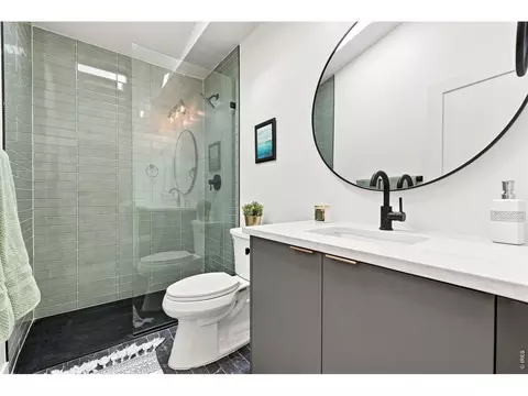 Bath - 1475 Oak Pl, Boulder, CO 80304 photo 1 of 7