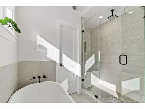 Bath - 1475 Oak Pl, Boulder, CO 80304 photo 4 of 7