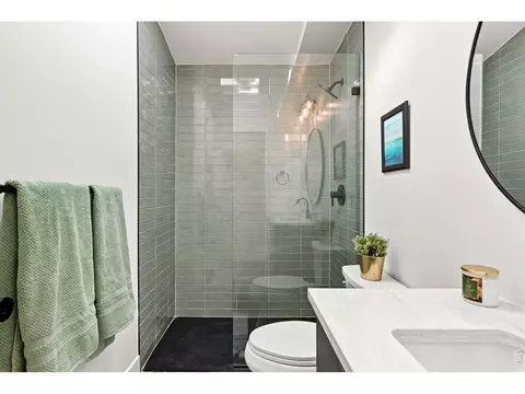Bath - 1475 Oak Pl, Boulder, CO 80304 photo 2 of 7