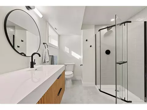 Bath - 1475 Oak Pl, Boulder, CO 80304 photo 6 of 7