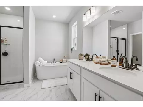 Bath - 348 Rustic Barn Ln, Berthoud, CO 80513 photo 1 of 2