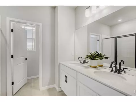 Bath - 157 Buckwheat Ln, Berthoud, CO 80513 photo 3 of 3