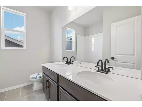 Bath - 364 Rustic Barn Ln, Berthoud, CO 80513 photo 3 of 4
