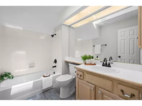 Bath - 7305 Windsor Dr, Boulder, CO 80301 photo 3 of 4