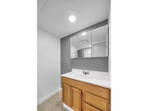 Bath - 2227 Canyon Blvd #B-262, Boulder, CO 80302 photo 2 of 5