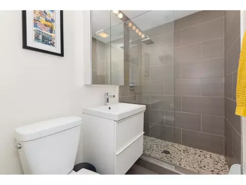 Bath - 1060 Lee Hill Dr, Boulder, CO 80302 photo 3 of 3
