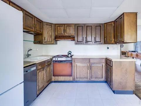 Kitchen - 3210 Endicott Dr, Boulder, CO 80305 photo 1 of 2