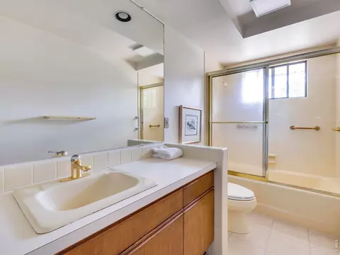 Bath - 3210 Endicott Dr, Boulder, CO 80305 photo 1 of 2