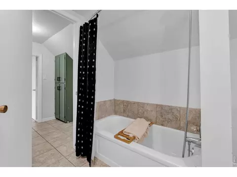 Bath - 405 Bimson Ave, Berthoud, CO 80513 photo 2 of 6