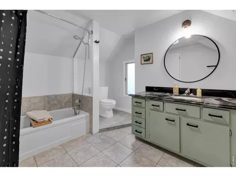 Bath - 405 Bimson Ave, Berthoud, CO 80513 photo 3 of 6
