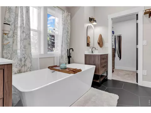 Bath - 405 Bimson Ave, Berthoud, CO 80513 photo 5 of 6