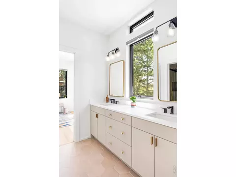 Bath - 2885 Island Dr, Boulder, CO 80301 photo 4 of 4