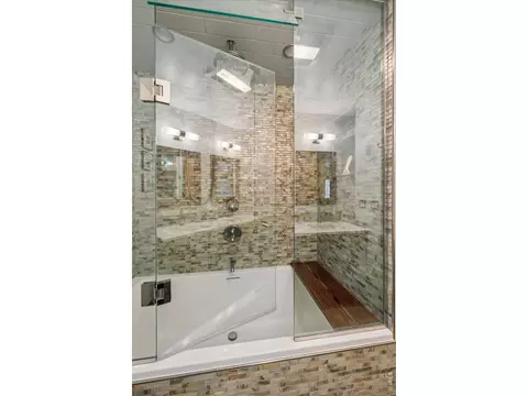Bath - 733 Lakeshore Dr, Boulder, CO 80302 photo 3 of 4