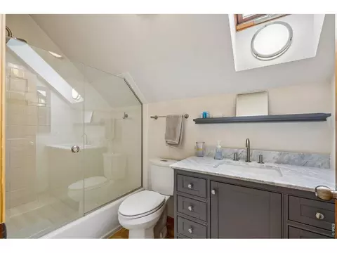 Bath - 733 Lakeshore Dr, Boulder, CO 80302 photo 4 of 4