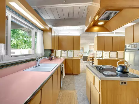 Kitchen - 4677 E Hampden Ave, Denver, CO 80222 photo 7 of 10