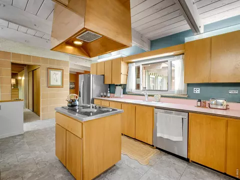 Kitchen - 4677 E Hampden Ave, Denver, CO 80222 photo 8 of 10