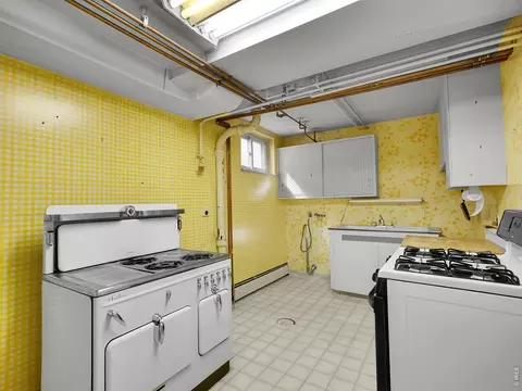 Kitchen - 4677 E Hampden Ave, Denver, CO 80222 photo 9 of 10