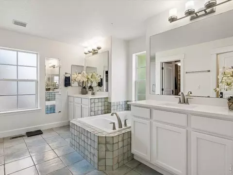 Bath - 8775 E 28th Ave, Denver, CO 80238 photo 3 of 4