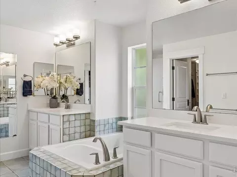 Bath - 8775 E 28th Ave, Denver, CO 80238 photo 2 of 4