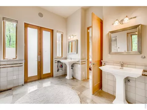 Bath - 1480 Upland Ave, Boulder, CO 80304 photo 1 of 1