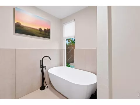 Bath - 3497 Iris Ct, Boulder, CO 80304 photo 3 of 7