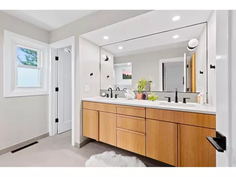 Bath - 3497 Iris Ct, Boulder, CO 80304 photo 2 of 7