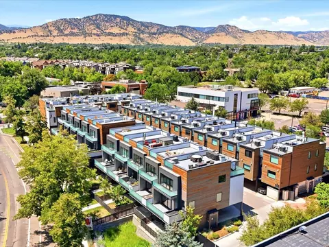 View/Area - 2473 Walnut St, Boulder, CO 80302 photo 2 of 2