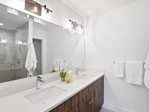 Bath - 2473 Walnut St, Boulder, CO 80302 photo 4 of 5