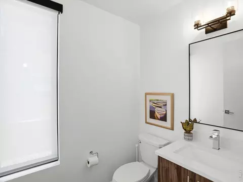 Bath - 2473 Walnut St, Boulder, CO 80302 photo 2 of 5