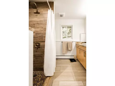 Bath - 252 Pine Tree Ln, Boulder, CO 80304 photo 5 of 5