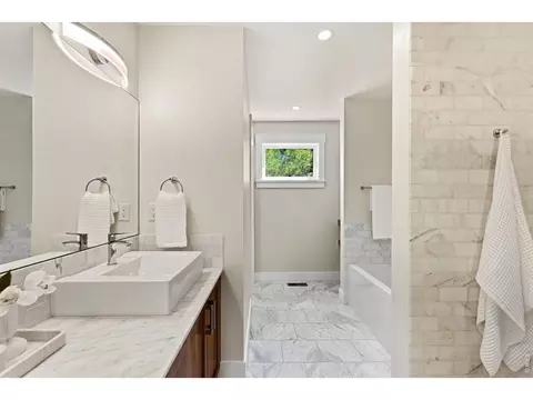 Bath - 2056 Walnut St #B, Boulder, CO 80302 photo 6 of 6