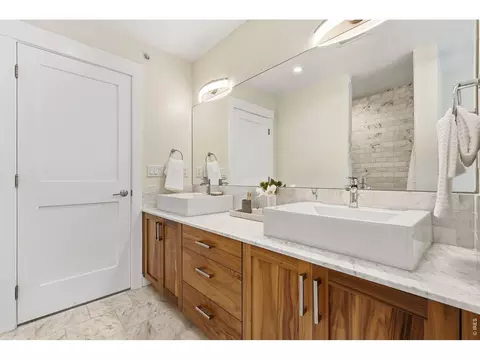 Bath - 2056 Walnut St #B, Boulder, CO 80302 photo 1 of 6