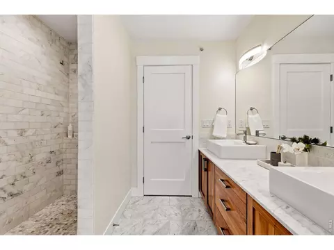 Bath - 2056 Walnut St #B, Boulder, CO 80302 photo 4 of 6