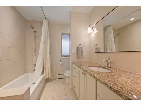 Bath - 3880 Chippewa Dr, Boulder, CO 80303 photo 3 of 4