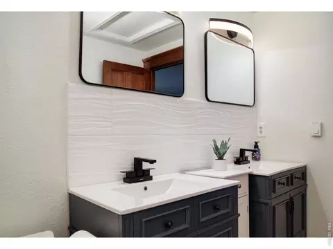Bath - 655 Kiowa Rd, Lyons, CO 80540 photo 1 of 3