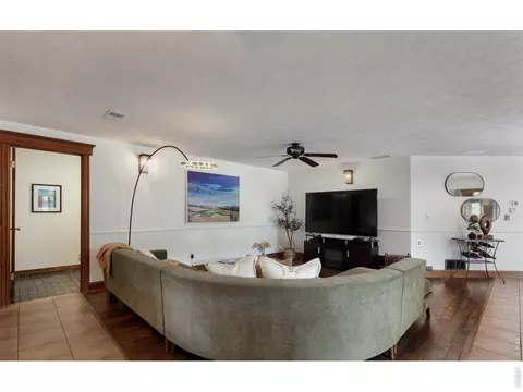 Living - 655 Kiowa Rd, Lyons, CO 80540 photo 2 of 4