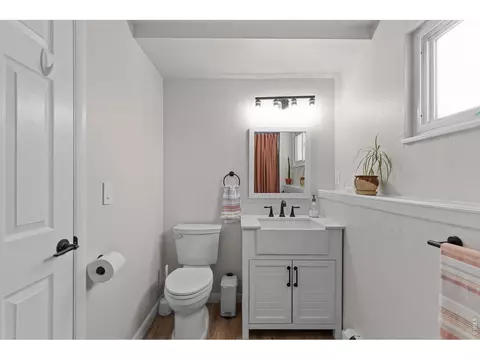 Bath - 927 E 4th Ave, Longmont, CO 80504 photo 4 of 5
