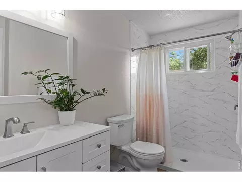 Bath - 927 E 4th Ave, Longmont, CO 80504 photo 2 of 5
